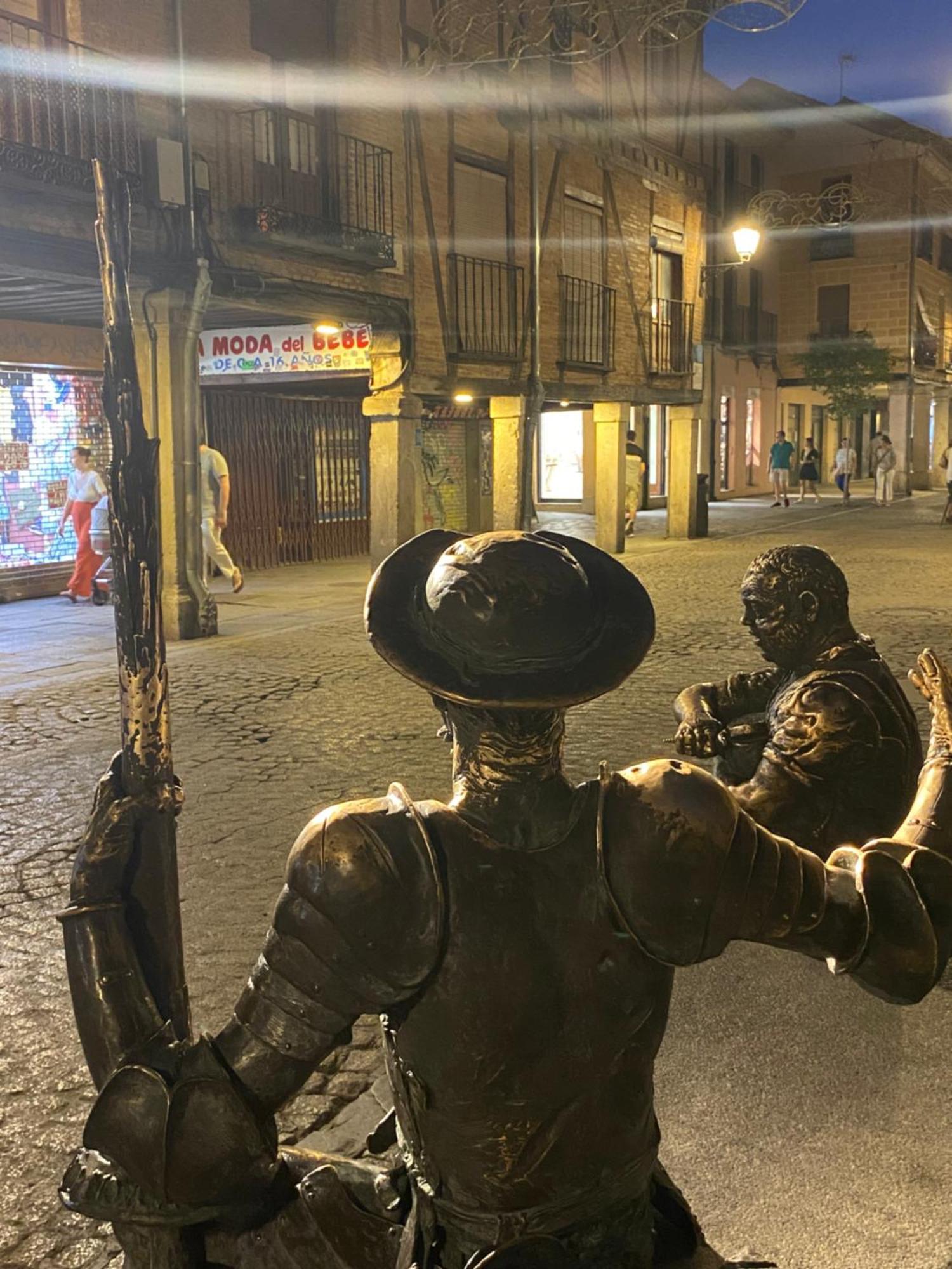 Hotel Casa De Huespedes Vecinodecerbantes Alcalá de Henares Exterior foto